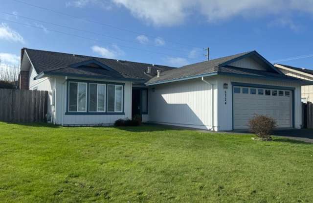 Very nice, spacious 3/2 near golf course, Eureka photos photos