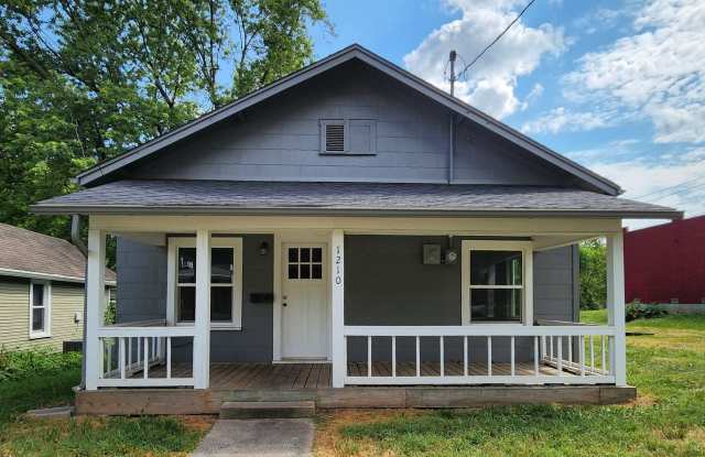 Spacious 3-Bedroom, 1-Bathroom Home AVAILABLE NOW!! photos photos
