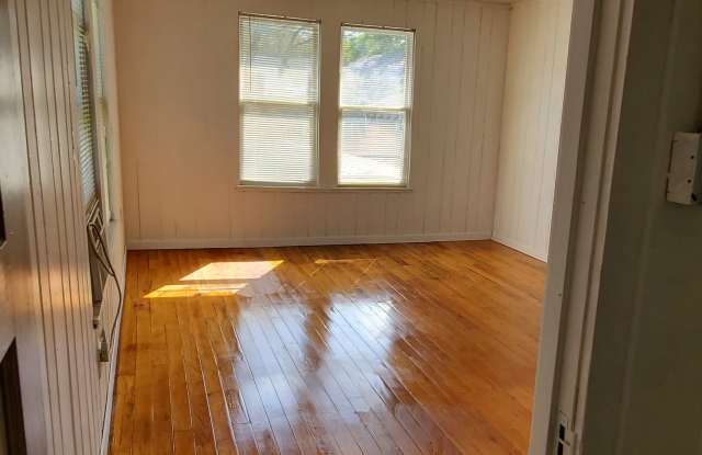 515 1/2 Chambers Street - 515 Chambers Street, Marlin, TX 76661