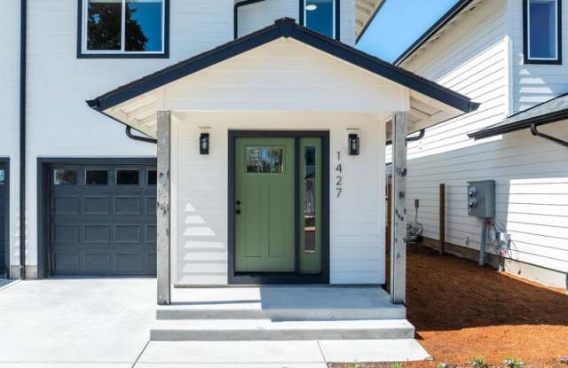 1431 East Santiam Street Gallery 3