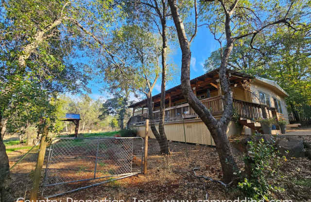 Country Living with 4 Bedrooms plus an Office! photos photos