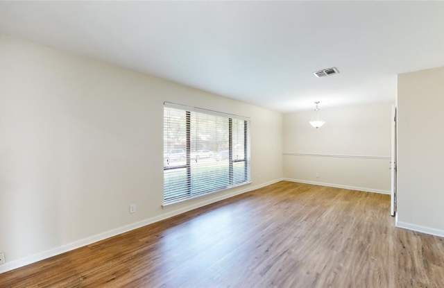 10537 Royalwood Drive Gallery 4