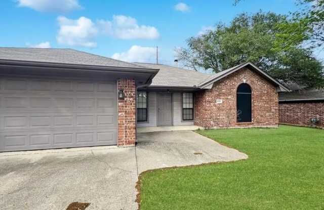 4001 Hunter Creek Drive - 4001 Hunter Creek Drive, College Station, TX 77845