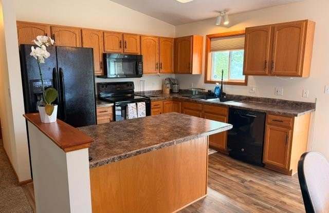 3838 Strathmore Lane SE Gallery 2
