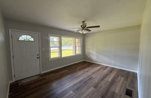 3 Bedroom, 2 Bathroom- House in Coosa! Gallery 3