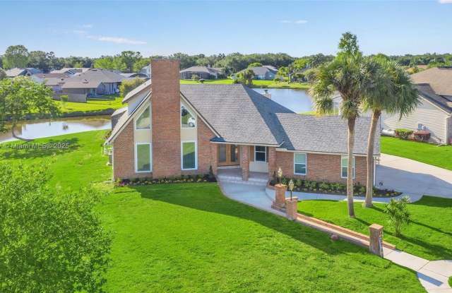 1785 Lisa Lane photos photos