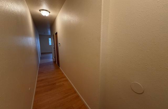 3 Bedroom Town Home Available Near 2nd St SW & Avenida Cesar Chavez / Dolores Huerta! Gallery 4