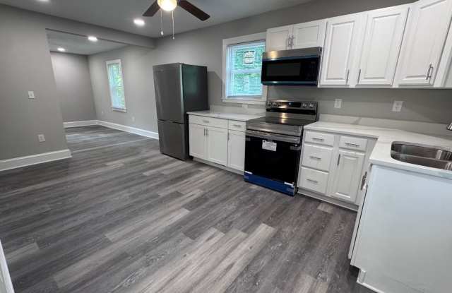 Cozy 4 Bed 2 Bath Bungalow photos photos