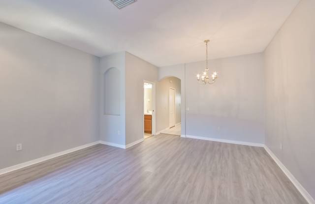Beautiful Townhome at Kings Lake! Gallery 3