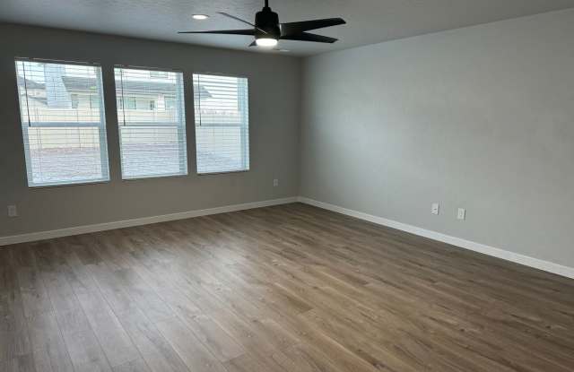Beautiful & Spacious 4 Bed 2.5 Bath Home Gallery 4