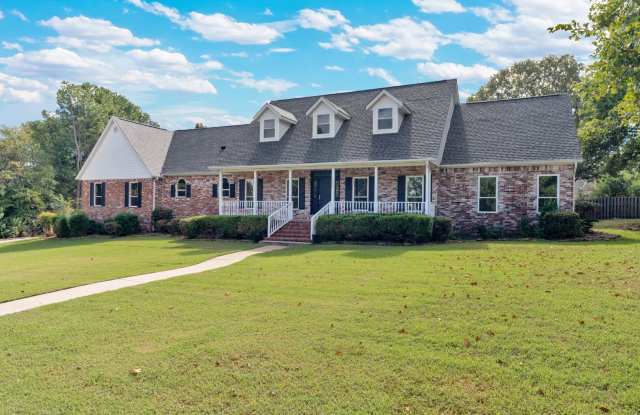 Beautiful 5 Bedroom home with lots of upgrades Gallery 1