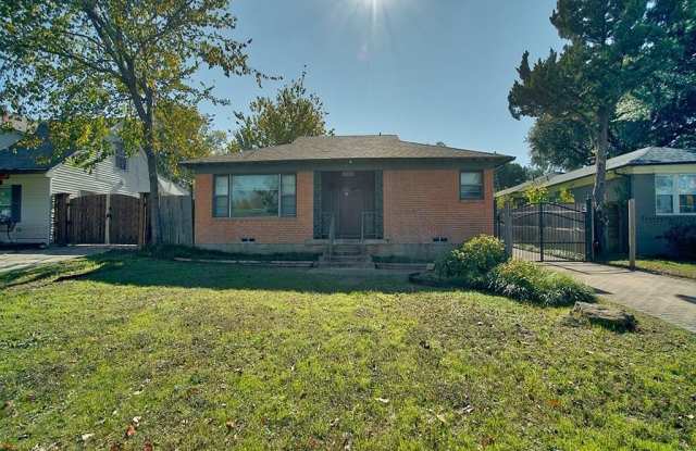 2318 Elmwood Boulevard Gallery 2