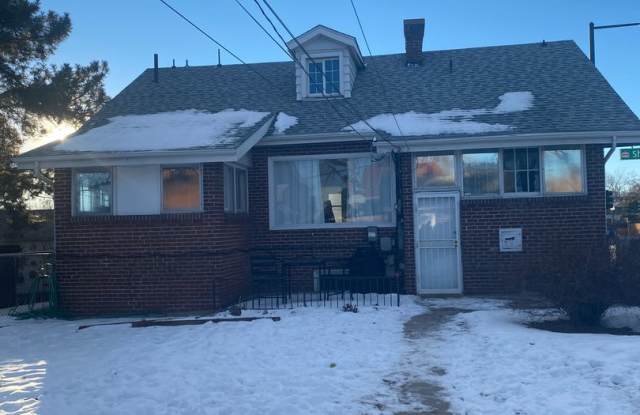 2 Bed / 1 Bath Garden-Level Apartment – Available Early April! photos photos