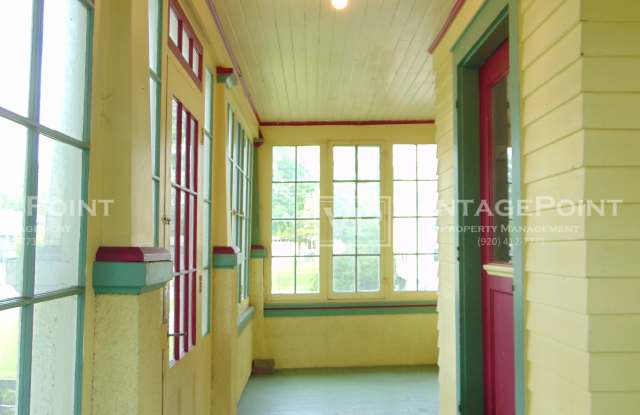 129 Oak Street Gallery 2