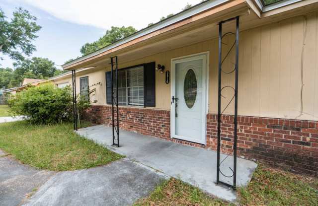 Cute 3 bed 2 bath on the SE side of Tallahassee photos photos