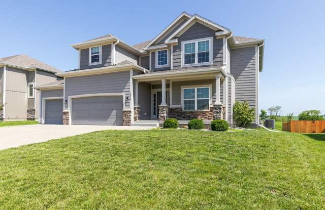 Kansas City North 4 Bed 3.5 Bath Home Gallery 1