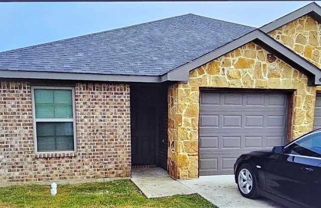 407 W Criner Street photos photos
