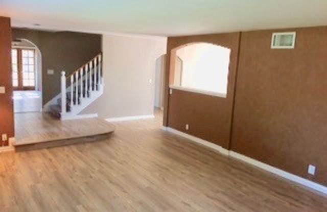 27045 Helmond Dr Gallery 4