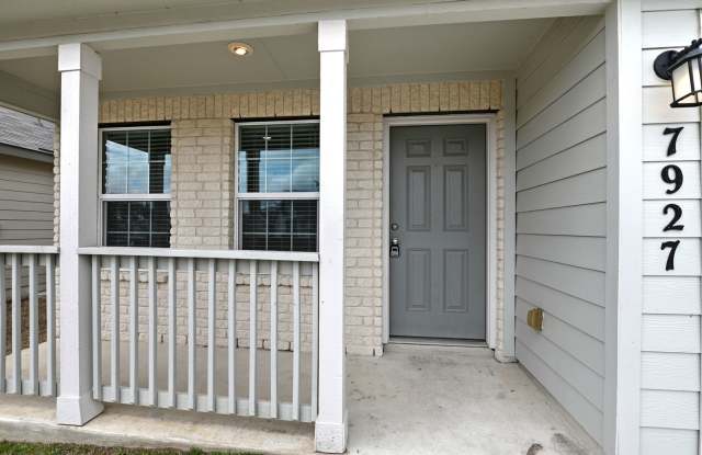 GREAT SINGLE STORY 3 BEDROOM  |  2 BATHS  |  2 CAR GARAGE  |  WATERFORD PARK COMMUNITY Gallery 4