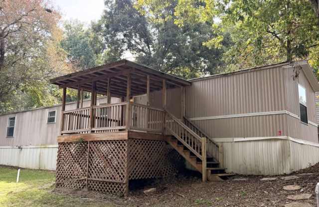 2 Bed / 2 Bath Mobile Home with Covered Deck - Near AU Vet School! Gallery 1