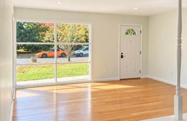 4 LAKECREST Circle Gallery 2