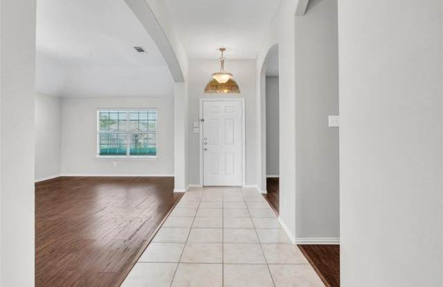 2827 Rosewood Boulevard Gallery 3