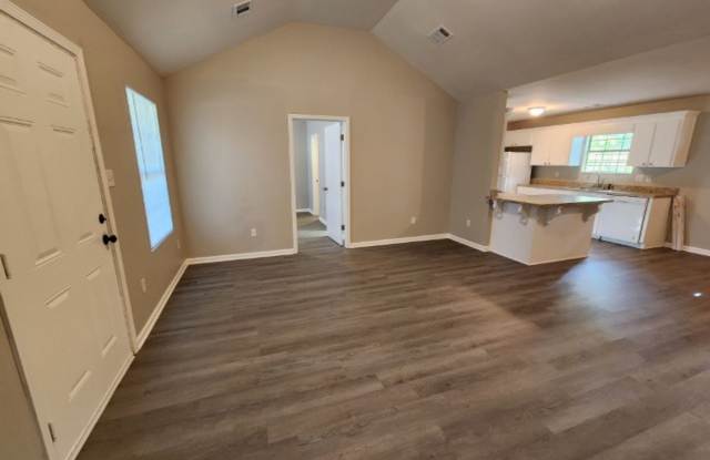 Welcome home to 3501 W 25th Little Rock, For Rent, ** Move in Special - Zero Deposit Option, Please read the full description** Gallery 4