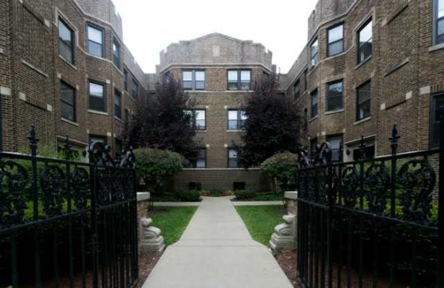 633 Cornelia - 633 W Cornelia Ave, Chicago, IL 60657