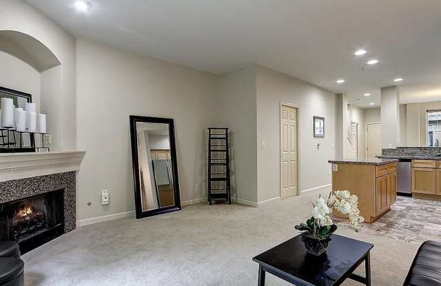 Gorgeous Townhouse in the Heart of Kirkland W/ Community Fitness Center & Hot Tub! Gallery 4