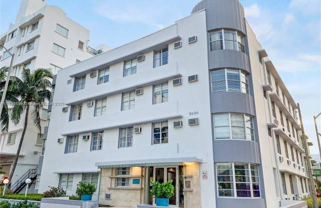 3030 Collins Avenue photos photos