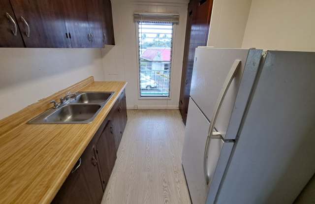 Large Studio Apartment - Unfurnished with AC Gallery 3