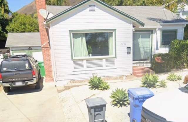 2 Bedroom 1 Bath House Walking Distance to Cal Poly - 2056 Hope Street, San Luis Obispo, CA 93405