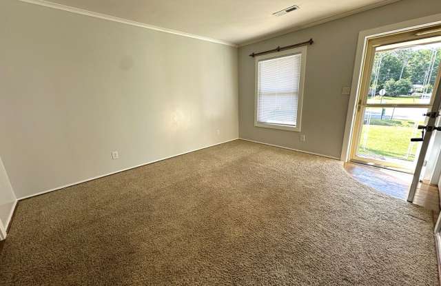 Charming 3BR/1.5BA Home in Oxford Heights Subdivision Gallery 3