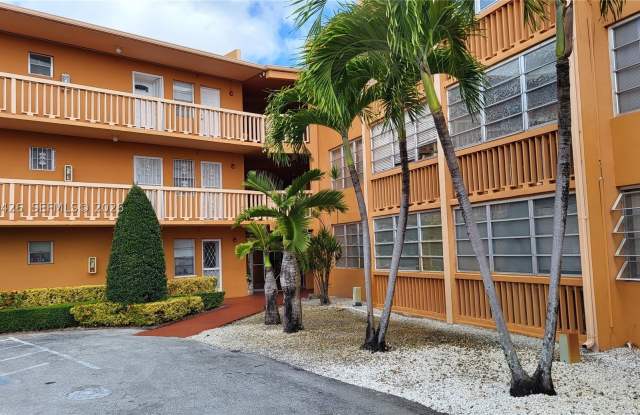 1591 NE Miami Gardens Dr Gallery 3