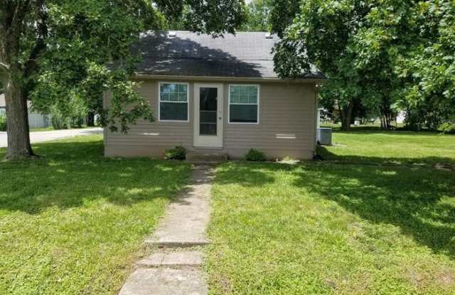 209 South Madison Street - 209 South Madison Street, Spring Hill, KS 66083