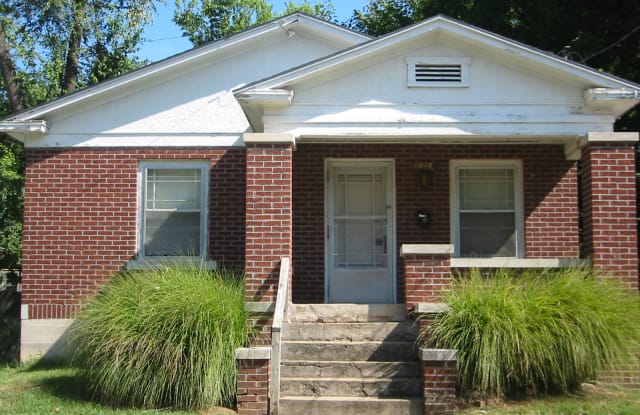 1015 E Loren St - 1015 East Loren Street, Springfield, MO 65807