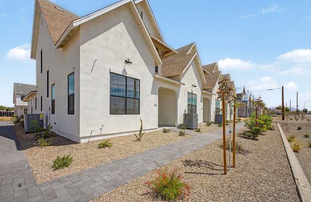 Balboa Village | Luxury Rental | Beautiful 3 Bedroom Home Gallery 4