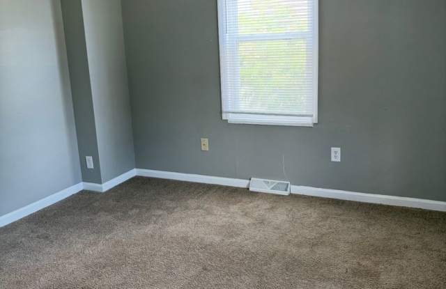 4 Bedroom, 2 Bathroom House Gallery 1