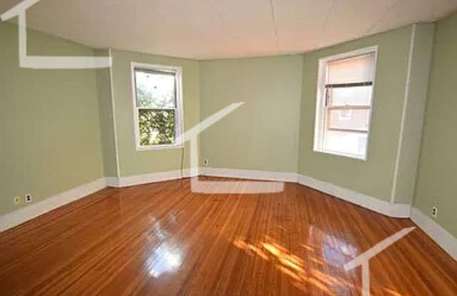 Nice, large 1 bed near the Green Line and Boston University. photos photos