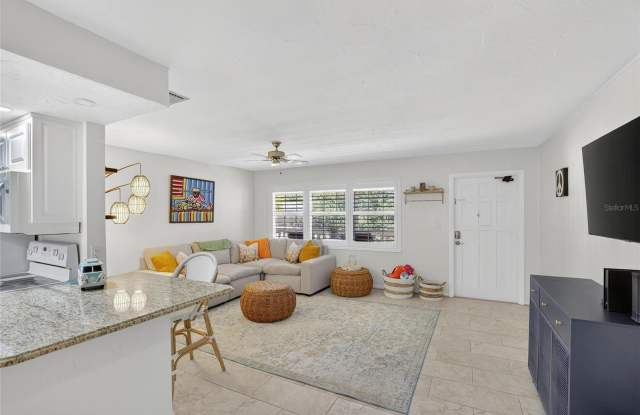 650 PINELLAS POINT Drive S Gallery 4