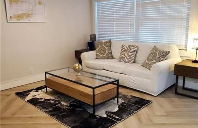 975 9th Ave S unit: 5 photos photos