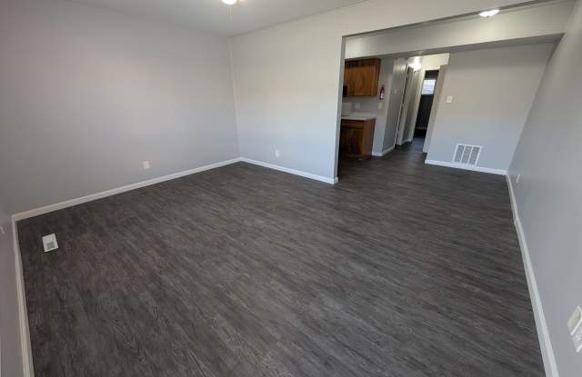 3304 SW 29th Terrace - 2 photos photos