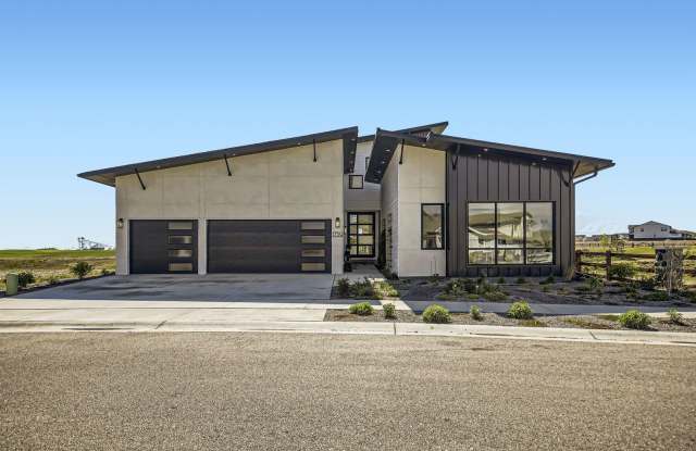 Luxury Golf Course Estate with Panoramic Mountain Views Gallery 3