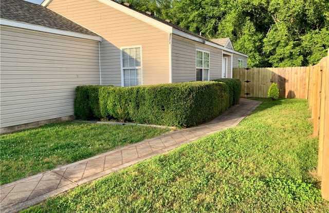 1907 S Pinewoods Drive photos photos