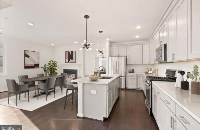 110 S PICKETT STREET - 110 South Pickett Street, Alexandria, VA 22304