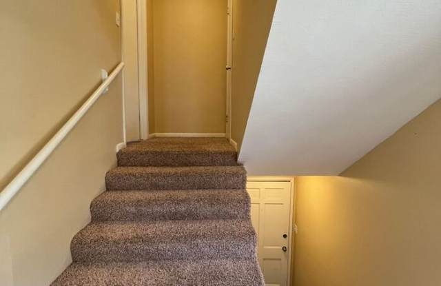 3617 1/2 North Drexel Boulevard Gallery 2