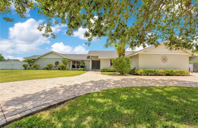 15300 SW 164th St photos photos