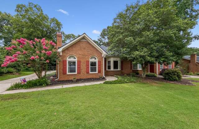 Updated 2BR/2BA Townhome in Convenient East Athens Location Gallery 3