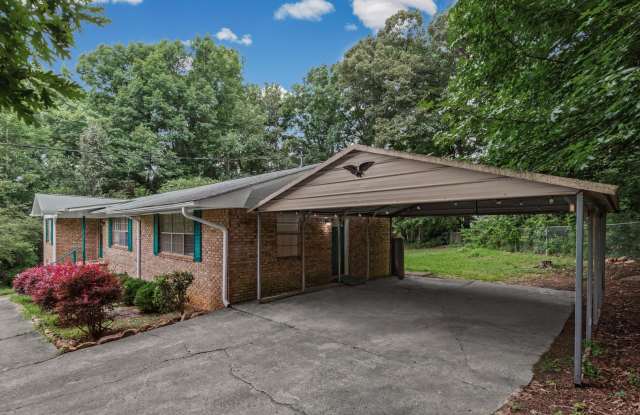 One level - Brick Ranch - Spacious 3 bedroom/2 bath in cul-de-sac lot.  $1800.00 Gallery 4