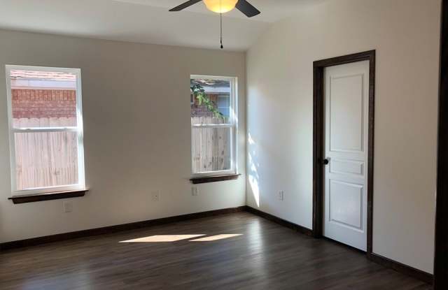 1324 Austin Street Gallery 3
